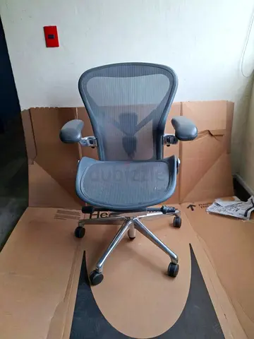 Herman Miller Aeron remastered size B fully loaded