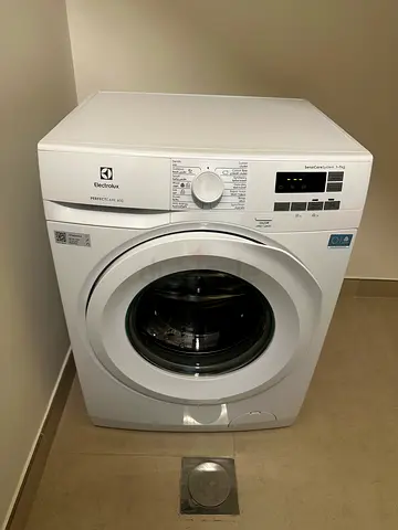 NEW  UNUSED - Electrolux 7 kg Front Load Washing Machine EW6F5722BB