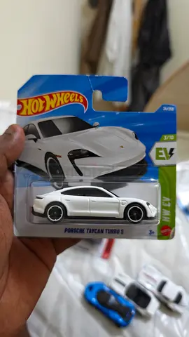Hot Wheels Porsche Taycan Turbo S - White (New in Pack)