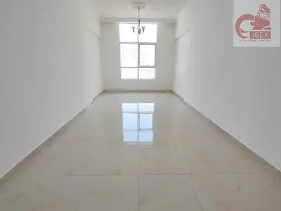 Spacious Layout / Unique Design / Fresh Nee Building