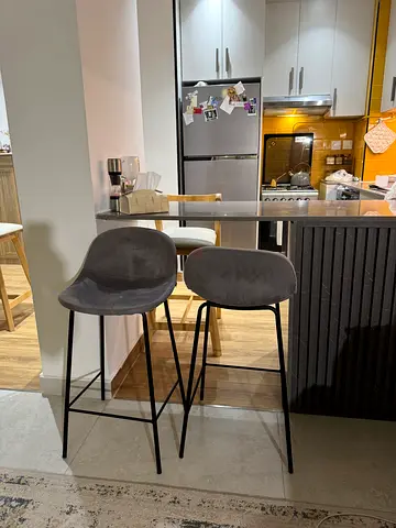 Set of 2 grey velvet bar stools with black metal legs