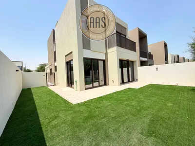 Modern Like A New Single-Row 4-Bedroom Townhouse for Rent in La Violeta