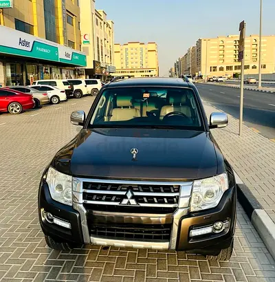 Mitsubishi Pajero 2016 GLS Top Line GCC Specs Registered in 2017