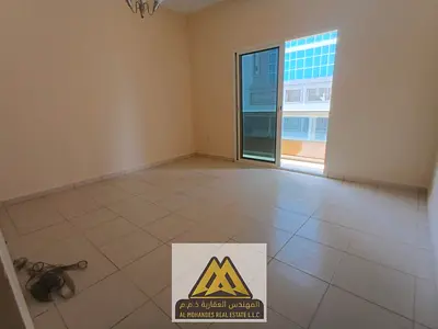 غرفه وصاله بمساحه كبيره مع بلكونه بمنطقة الراشدية1 بجوار جميع الخدمات والطرق الرئيسيه