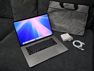 Macbook PRO 15 (2018) 32gb ram - TouchBar + touch ID - Dual Graphics