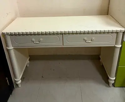 Dressing table