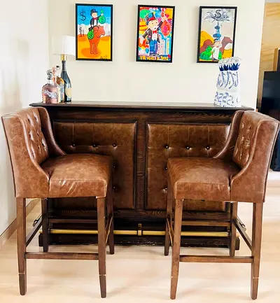 Solid Wood Chesterfield Home Bar with 2 Matching Bar Stools – Excellent Condition