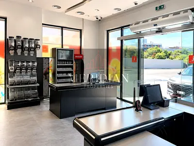 Large Shop Road Facing & Corner || 5500 sqft size || Ready for Super Market or Medical Center || With Loadin and Off Loading Facility || With Parking