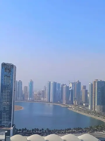 للإيجار السنوي بالتعاون غرفتان وصالة وبلكونة بإطلالة بحيرة الممزر وغرفة ماستر و3 حمامات وجيم ومسبح وباركن الإيجار 57000 حتى 6 دفعات.