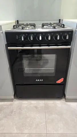 AKAI freestanding gas stove with oven - good working condition