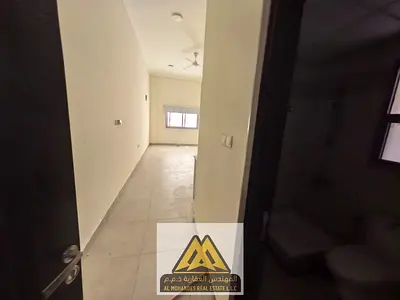 استوديو بمساحة كبيرة في موقع حيوي مع تكييف سبليت وتسهيلات مرنة في الدفع صيانة مجانية