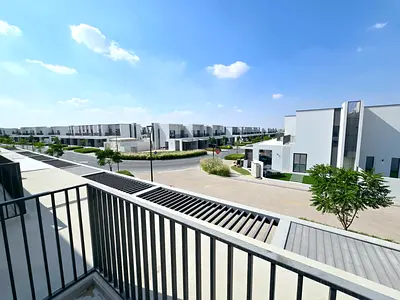 SINGLE ROW - GATED COMMUNITY - PERFECT FOR FAMILY !