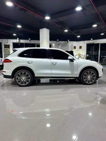 2016 Porsche CAYENNE 缩略图 2