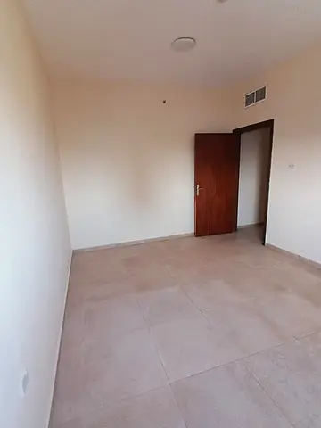 🏡 **للإيجار السنوي – غرفة وصالة في القاسمية