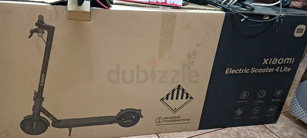 Electric scooter  with 9 months old, with box, single use
