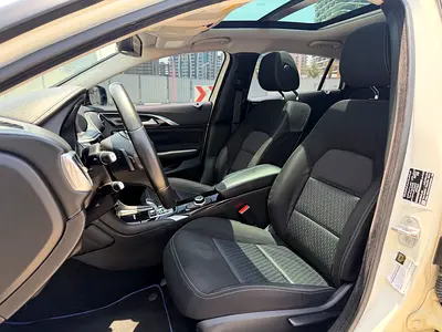 2017 Infiniti Q30 照片 8
