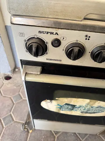 Supra freestanding gas oven with 4 burners - good working condition