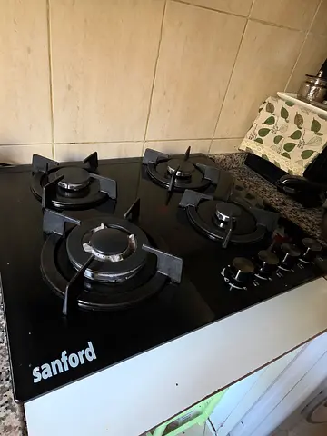 Sanford 4-Burner Gas Hob - Black Glass Top, Good Working Condition