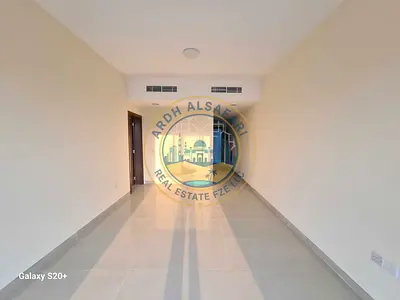 شقة جديدة تمامًا مكونة من غرفة نوم واحدة وحمامين في حي هوشي بالشارقة