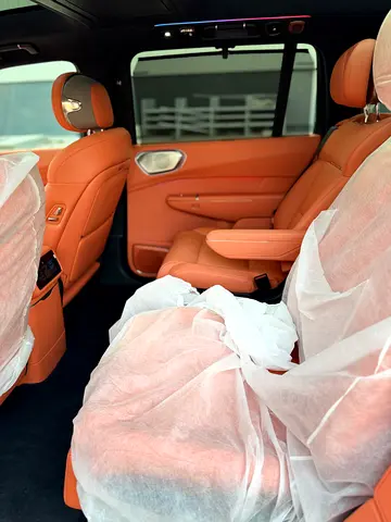 صورة 4 لـ 2025 LYNK & CO 900