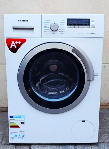 Siemens iQ300 , 7kg washing machine with 4kg dryer, white color, good working condition.