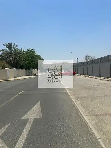 ارض للبيع مساحة ٣٢،٠٠٠ الف قدم موقع مميز على شارع رئيسي
