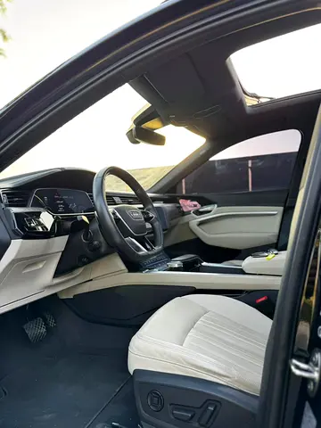 صورة 7 لـ 2020 AUDI Q8 E-TRON