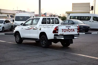 2026 Toyota HILUX 缩略图 9