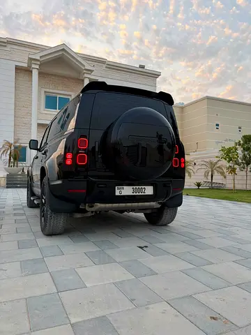 Land Rover Defender 110 SE P300 2025 | GCC Specs | Brand New