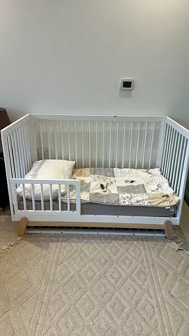 Convertible White Wooden Baby Crib with Slatted Sides - Good Condition
