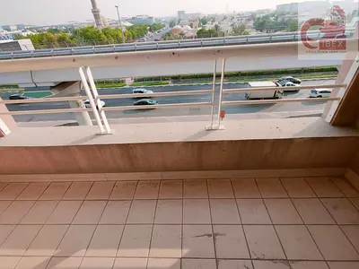 SPACIOUS 3-BHK // NEAR METR0 // NO DEPOIT // MAID ROOM // NEAT & CLEAN