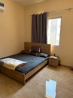 Sharing room for couples and bachelor ladies