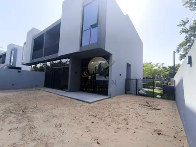 4BHK نهاية الزاوية فيلا - مجلس - صف واحد - مسار