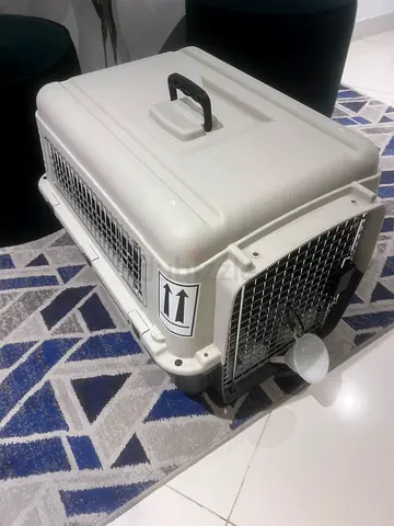 PRICE NEGOTIABLE AIRLINE APPROVED PET CARRIER MEDIUM SIZE FOR CATS DOGS AND ALL ANIMALS
