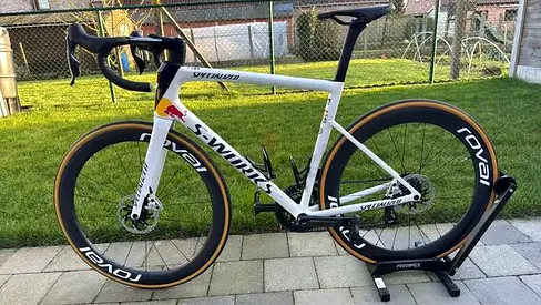 S-Works Tarmac SL8 LTD
Red Bull - BORA