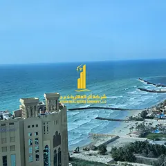 With a breathtaking sea view, this first-time occupant offers a luxurious and elegant three-bedroom