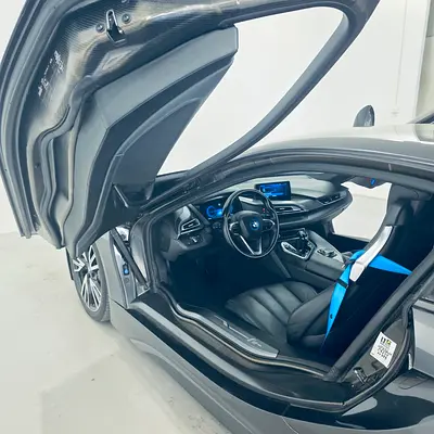 صورة 8 لـ 2014 BMW I8