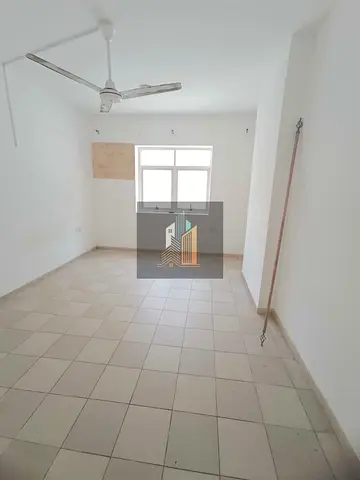 CHEAP PRICE//2BHK jUST 29K WINDOW AC NEAR CORNISH
