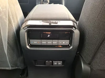 صورة 7 لـ 2025 Toyota PRADO