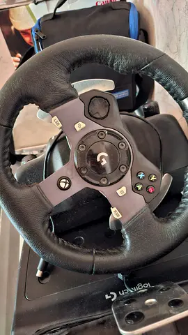 Logitech steering wheel (xbox)
