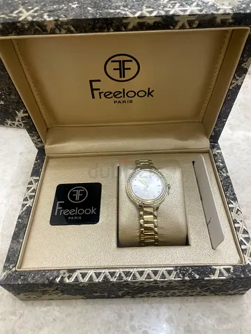 Freelook womens gold-tone wristwatch with box — good working condition