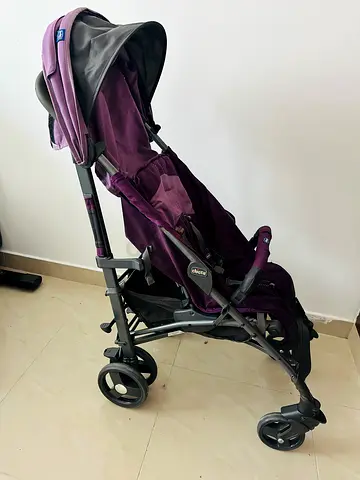 Lightweight Chicco umbrella stroller - purple, good condition.