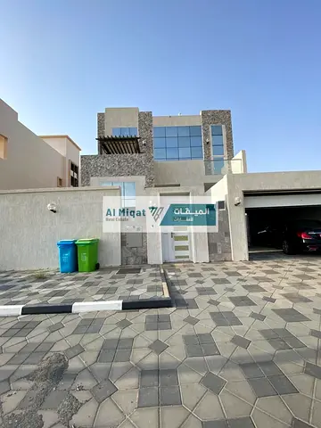 فيلا فخمة ومفروشة للبيع 4 غرف وصاله ومسبح