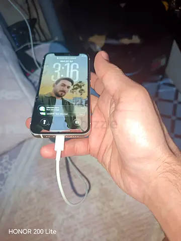 64gb screen glass is crack little bit u can see in pic