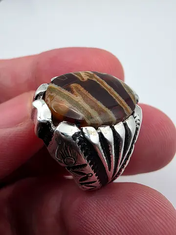 Silver Ring with Striped Agate Stone - عقيق خرائطي