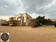 Villa in a prime location, corner plot on two streets, close to all services. Residential/commercial