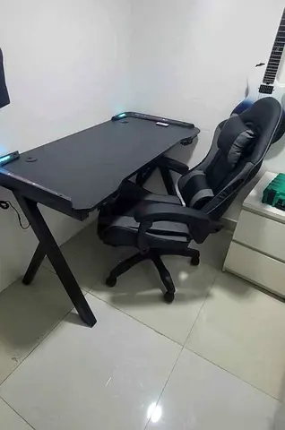 Gaming desk with ergonomic gaming chair - good condition