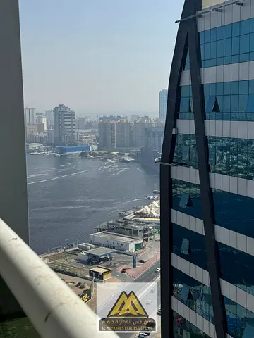 غرفتين وصاله مع بلكونه باطلالة جزيئة على البحر بابراج الاورينت منطقة البستان بجوار جميع الخدمات والطرق الرئيسيه