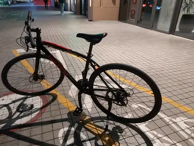 Used hybrid/commuter bike - good condition, ideal for city rides