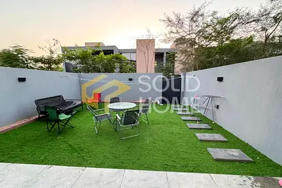Elegant Townhouse | Fully Furnished | Close to Entrance